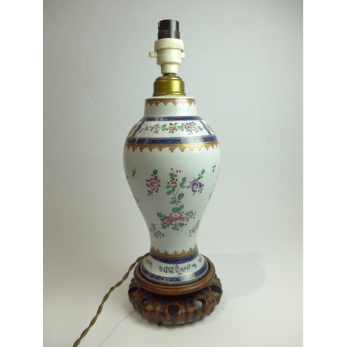 4206 - A Samson Chinese export reproduction table lamp base with shade