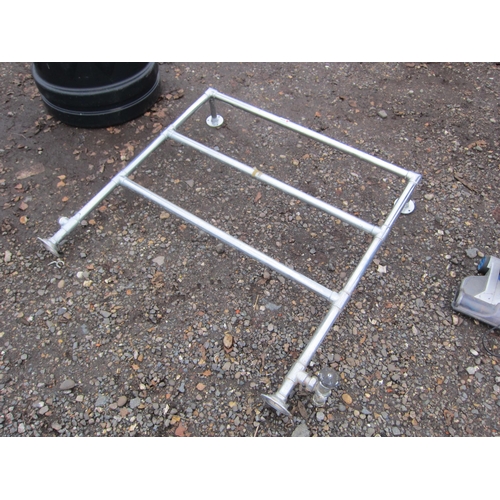 3341 - A chrome towel rail