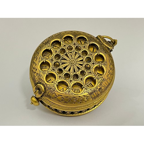 5263 - An early 17th Century German primitive gilt metal clock watch (travelling clock) with countwheel str... 