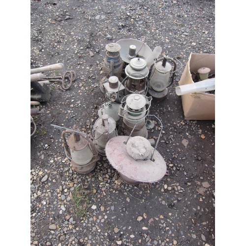 3252 - A quantity of mixed lamps, lanterns and a heater DTI Failure : please see information pages