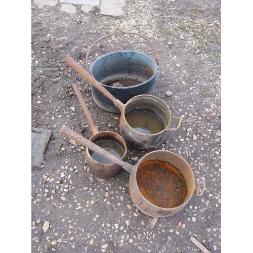 3269 - Three cast pans and a cast pot