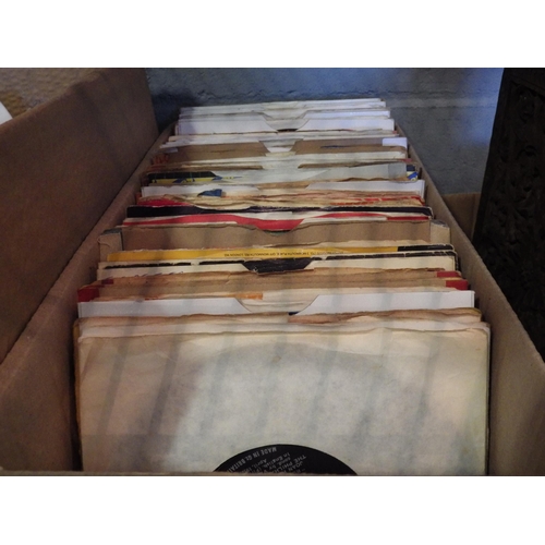 1499 - A box of 1960's vinyl singles including Tremeloes, Dusty Springfield, etc.