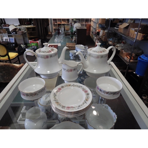 1586 - A pair of paragon 'Belinda' pattern tea pots, six tea plates, cream jug and two sugar bowls