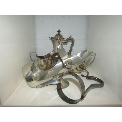 1453 - Miscellaneous EPNS and plated ware to include bottle holder, three piece hot water jug, sucrier and ... 