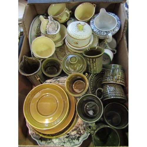 1194 - A box of mixed china dinner and tea wares