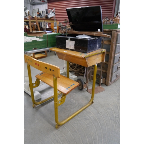 2019 - A child's school desk and chair set