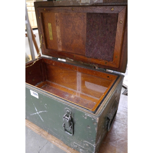 2055 - A 1950's military extractor fuze storage box