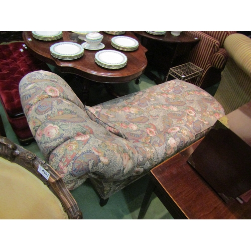 4198 - A Lincoln House home furnishing chaise-longe with Morris style upholstery