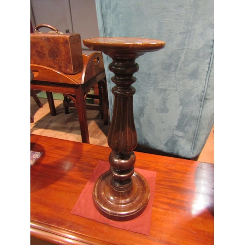 4219 - A mahogany jardiniere stand, turned melon fluted column, 61cm tall