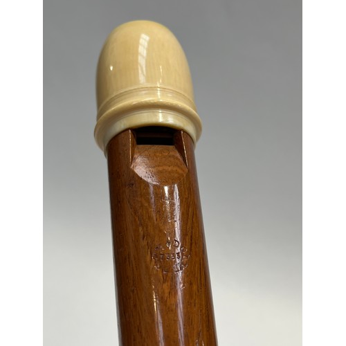 5017 - A Dolmetsch Baroque tenor recorder, standard pitch IVORY REFERENCE K1BLYQGF, boxed