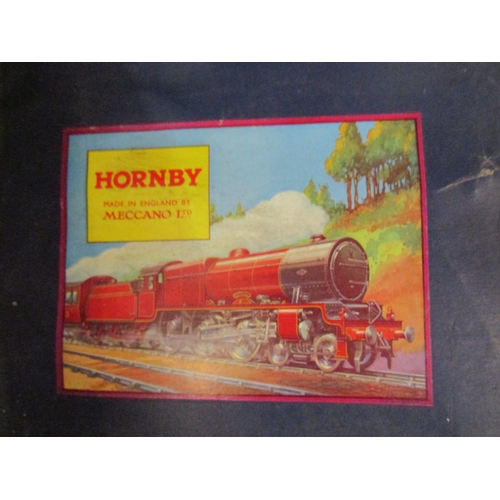 1231 - A Hornby MI passenger set O gauge and assorted spares