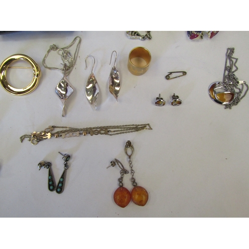 1314 - A bag of assorted bijouterie including necklaces, pendant, scarf clip etc.