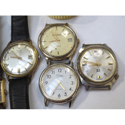 8165 - A group of wristwatches to include an Avia-matic, Ramino Deluxe, Saxon, Sekonda, HMO perpetual time ... 