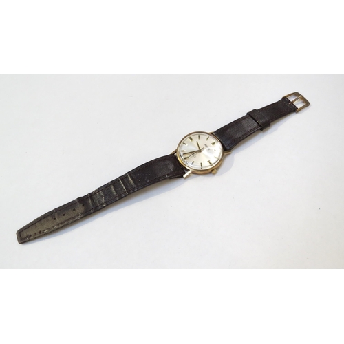 8167 - ROAMER: A 9ct gold cased Roamer Incabloc gentleman's wristwatch on leather strap, silvered dial with... 