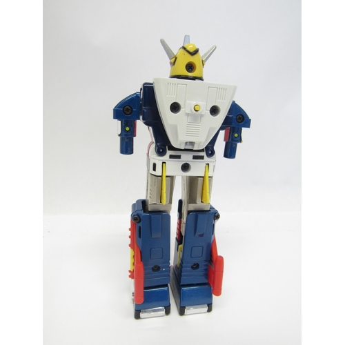 5011 - A boxed Bandai Godaikin Daidenjin robot action figure #377033 with accessories (unchecked for comple... 