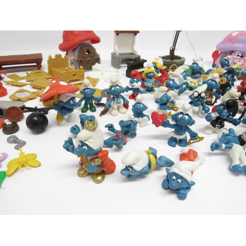 5031 - A collection of vintage Peyo/Schleich Smurfs and accessories