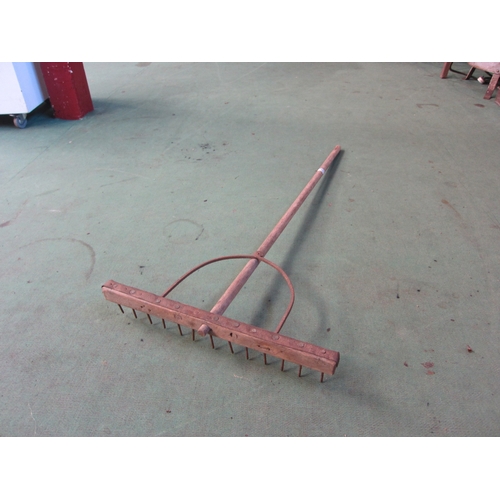 7022 - A rustic rake