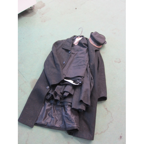 7052 - Various items of railwaymans uniform