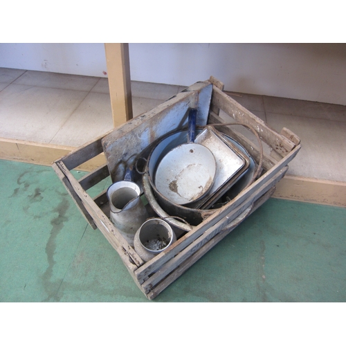 7054 - A crate of mixed enamelwares