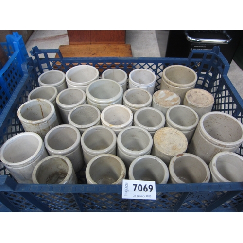 7069 - A box of sample jam pots