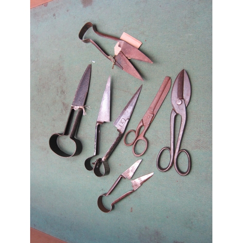 7101 - A collection of sheep shears including one pair used by Gabriel Smith of Ormsby to cut his grandsons... 