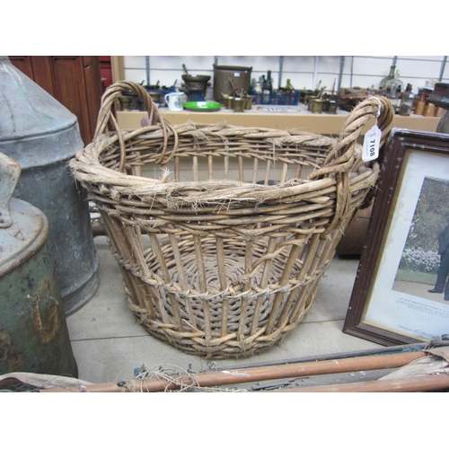 7108 - A wicker fishermans basket