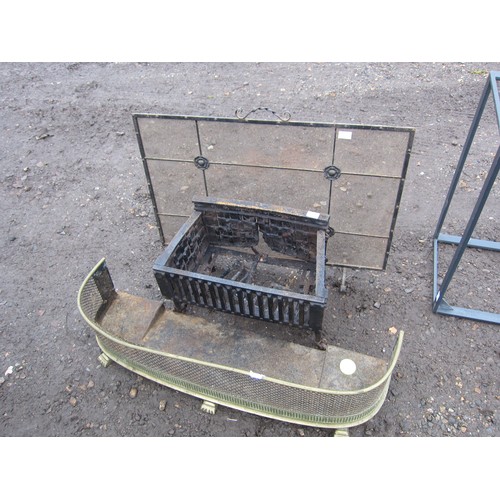 3331 - A fire kerb guard, fire basket and fire screen (3)