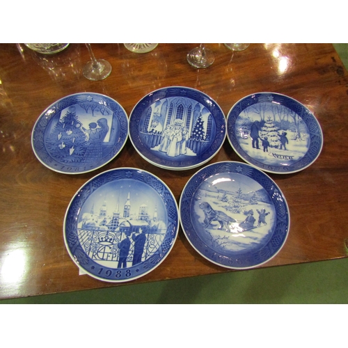 4098 - A set of Royal Copenhagen Christmas plates, 1972-1991 (13)