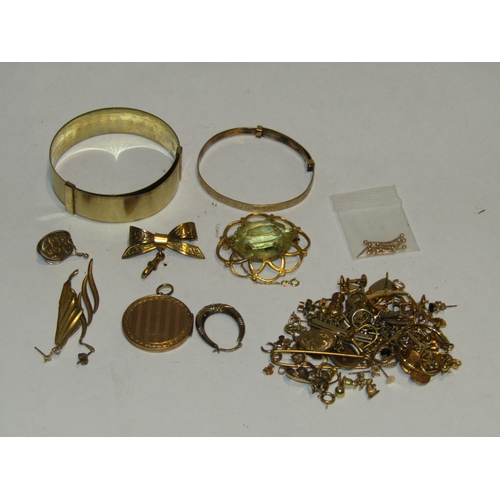 4302 - A bag of jewellery including rolled gold items