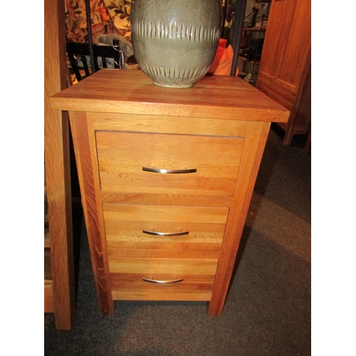 1081 - A pair of light oak bedside chests of three drawers, each 66cm tall x 42cm wide x 40cm deep, togethe... 