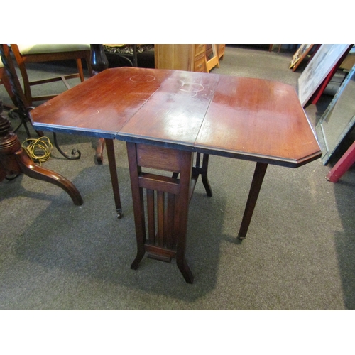 1054 - A mahogany drop-leaf occasional table