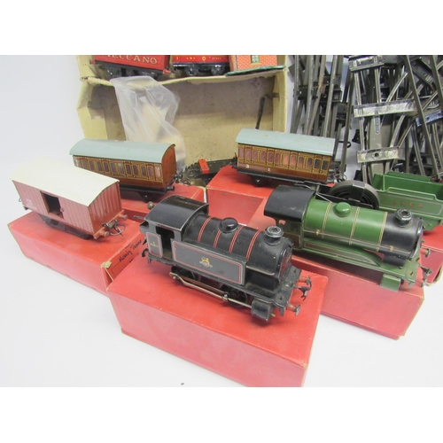 5136 - A collection of boxed Hornby 0 gauge model railway rolling stock to include no.40 BR black 0-4-0 clo... 