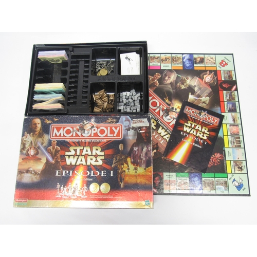 5022 - A collection of fantasy and sci-fi related board games to include Lord Of The Rings The Board Game b... 