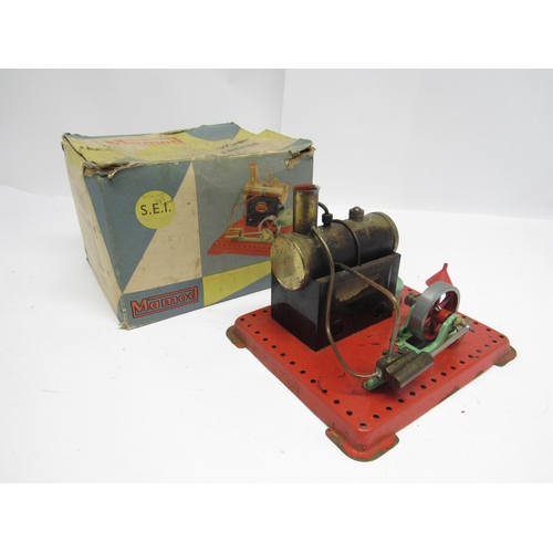 5159 - A boxed Mamod live steam SE1 stationary steam engine, the horizintal brass boiler driving a single c... 