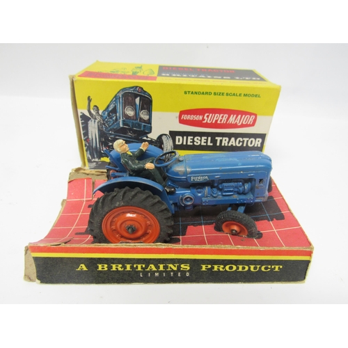 5118 - Two boxed Britains farm issue diecast Fordson Super Major Diesel Tractors, together with another unb... 