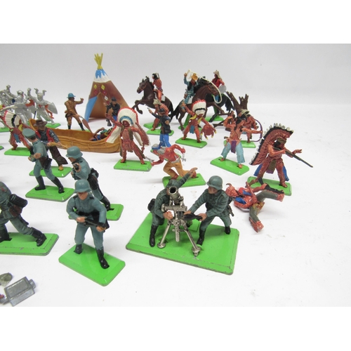 5078 - A collection of assorted loose Britains Deetail plastic figures including WWII British and German ar... 