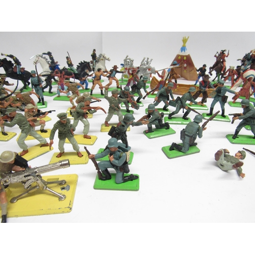 5078 - A collection of assorted loose Britains Deetail plastic figures including WWII British and German ar... 