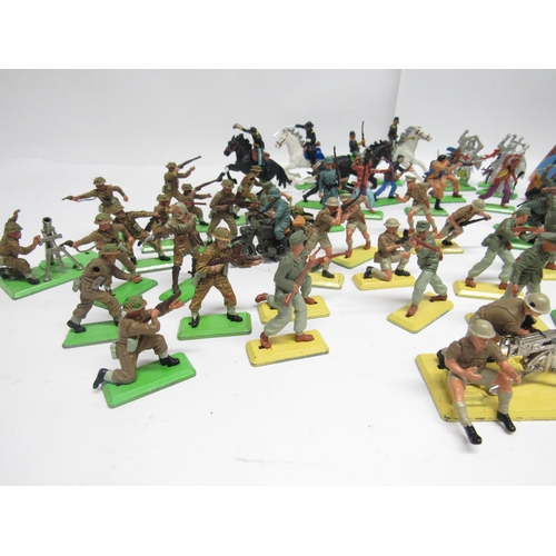 5078 - A collection of assorted loose Britains Deetail plastic figures including WWII British and German ar... 