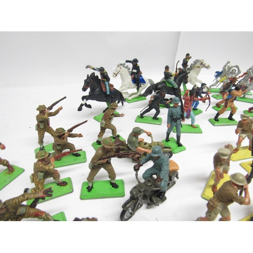 5078 - A collection of assorted loose Britains Deetail plastic figures including WWII British and German ar... 