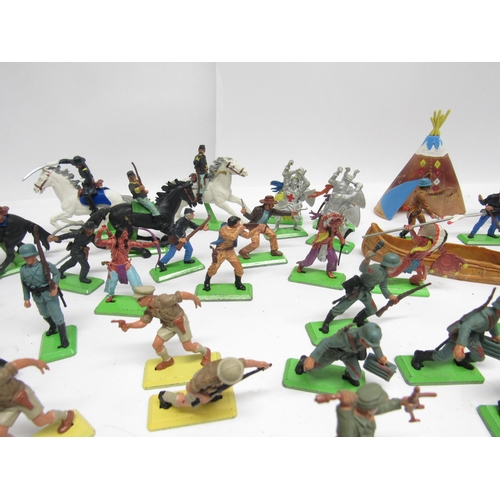 5078 - A collection of assorted loose Britains Deetail plastic figures including WWII British and German ar... 