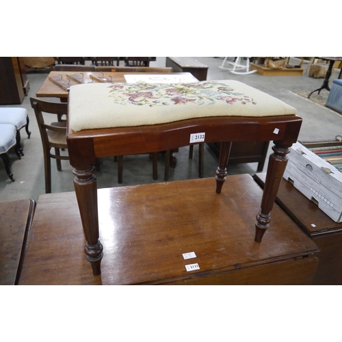 4076 - A Victorian mahogany stool with needlework top and turned legs