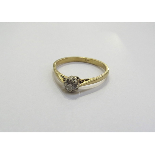 6392 - An 18ct gold diamond solitaire ring. Size Q, 2.3g