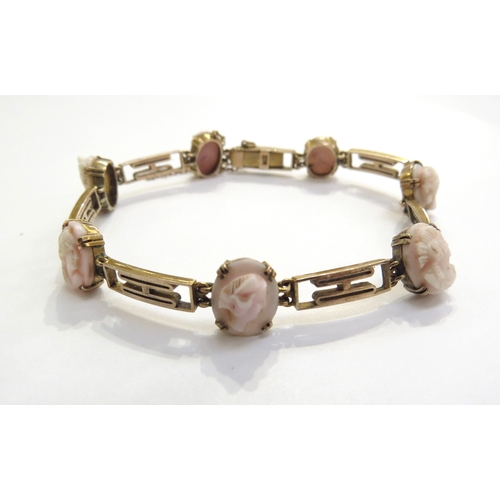 6243 - A 9ct gold cameo bracelet, 18cm long, 9.3g