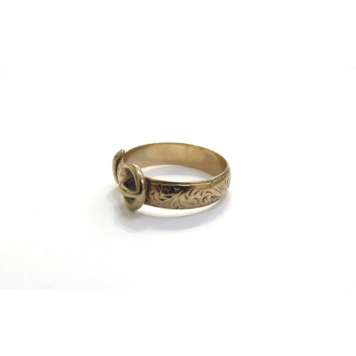 6271 - A 9ct gold buckle ring. Size P, 3g