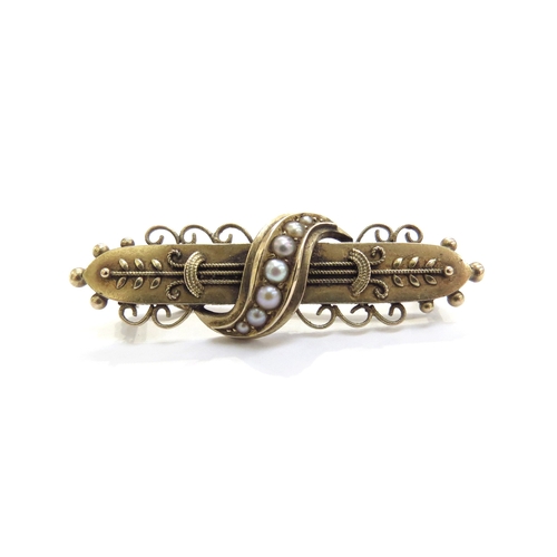 6378 - A 15ct gold bar brooch with seed pearl centre, 4.2g