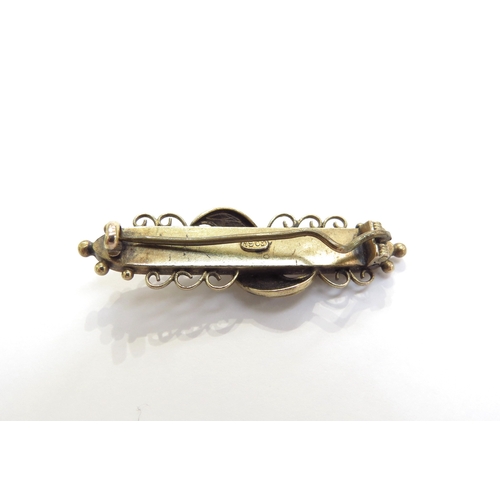 6378 - A 15ct gold bar brooch with seed pearl centre, 4.2g