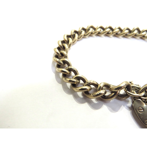 6343 - A gold bracelet with alternating engraved links and 9ct gold padlock clasp, 19cm long, 31.7g