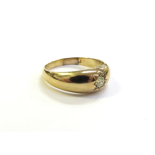 6278 - An 18ct gold ring set with a single diamond in star setting, marks rubbed (signs of re-sizing). Size... 