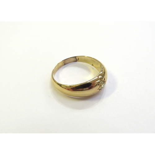 6278 - An 18ct gold ring set with a single diamond in star setting, marks rubbed (signs of re-sizing). Size... 