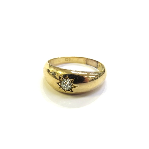 6278 - An 18ct gold ring set with a single diamond in star setting, marks rubbed (signs of re-sizing). Size... 